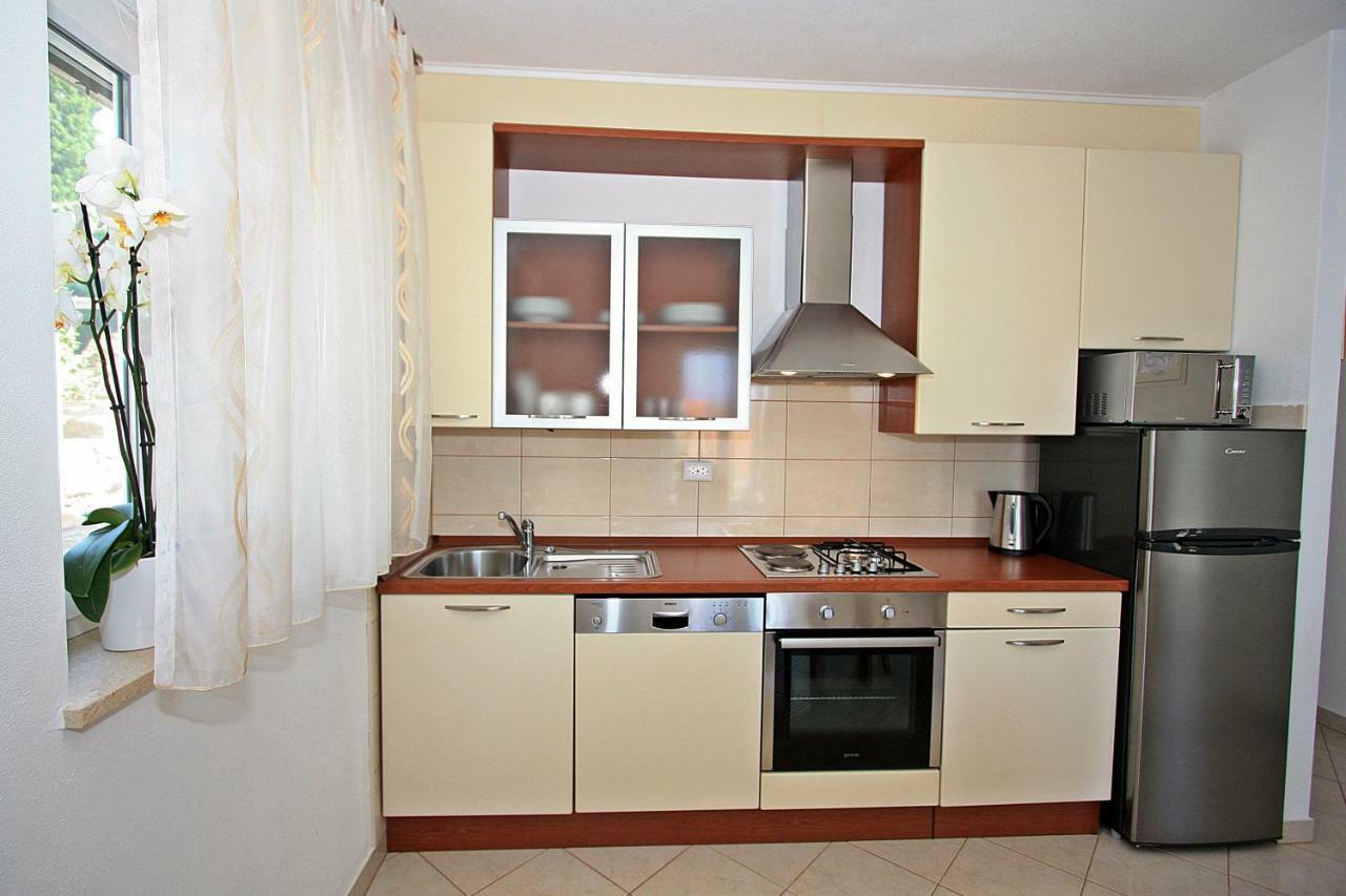 Apartment Igor Supetar Exterior photo