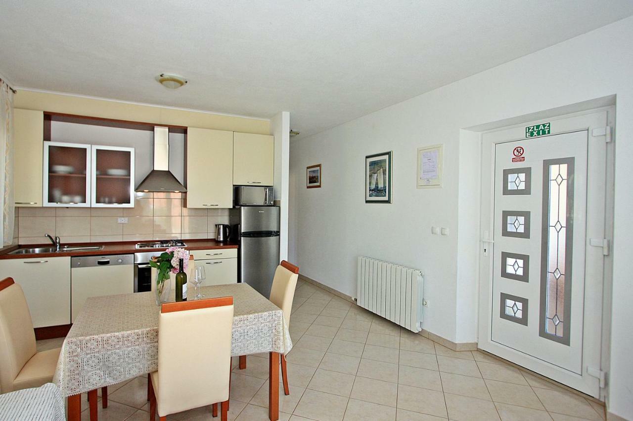 Apartment Igor Supetar Exterior photo